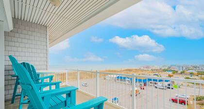 4BR Waterfront Penthouse Pool Views