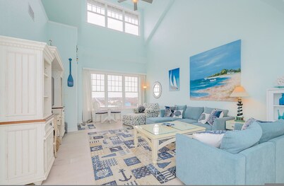 4BR Waterfront Penthouse Pool Views