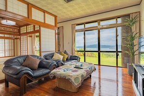 Flat-screen TV - Ocean View House Nakijin (Nakijin)