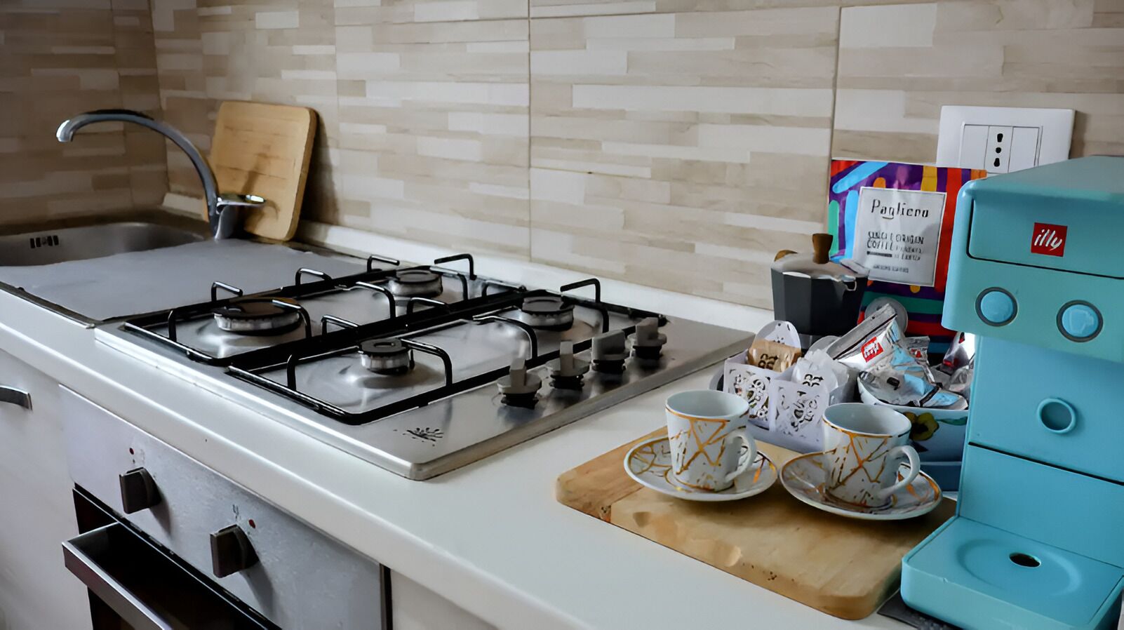 Micro-ondes, four, plaque de cuisson