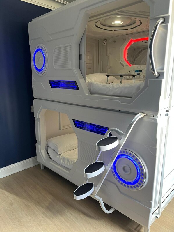 Dormitorio compartido Confort, vista al río | Servicios de la habitación