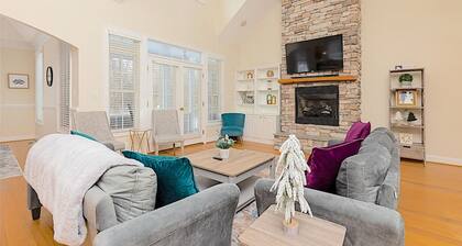 Stoney Creek Cottage Wintergreen w EV Charger