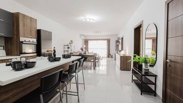 Microwave, oven, dishwasher, coffee/tea maker