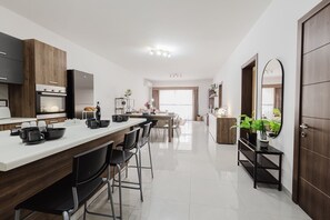 Microwave, oven, dishwasher, coffee/tea maker