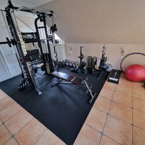 Fitness facility - Villa Ferres Beautiful vacation apartment with garden and Moselle view. Pet friendly! (Piesport)