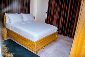 2 chambres, fer et planche à repasser, Wi-Fi, draps fournis