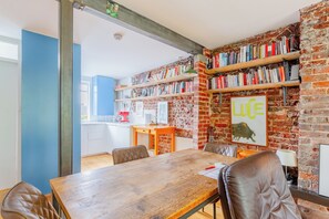 Dining - 1BD Loft Style Flat in the Heart of Islington (Greater London)
