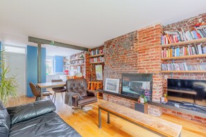 Living area - 1BD Loft Style Flat in the Heart of Islington (Greater London)