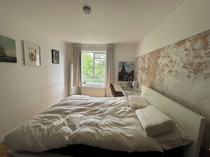 1 soverom, skrivebord, strykejern/-brett og wi-fi