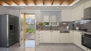 Electric kettle, toaster