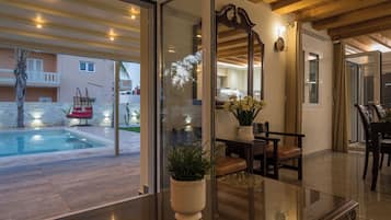 Family Villa, 3 Bedrooms, Private Pool, Garden View | Living area