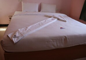 Deluxe Room | 2 bedrooms, free WiFi, bed sheets - Lingaa's Archana Homestay (Tiruvannamalai)
