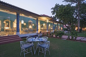 Tägliches inbegriffenes Frühstücksbuffet