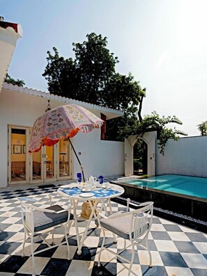 Doppel- oder Zweibettzimmer, eigener Pool | Ausblick vom Zimmer