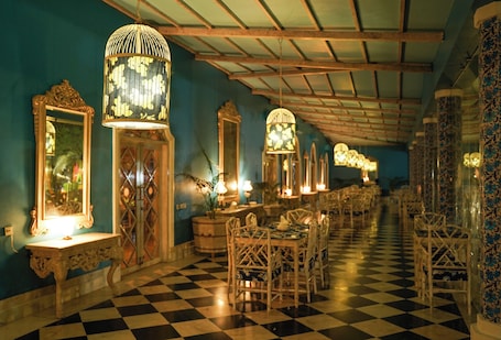 Restaurant. Raj Niwas Palace