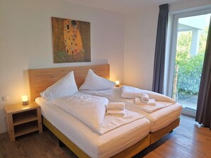 3 bedrooms, desk, iron/ironing board, WiFi