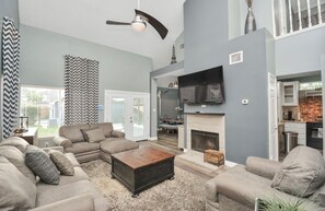Smart TV, fireplace