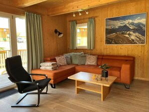 Chalet | Living area - Pleasant Chalet With Sauna (Sankt Georgen am Kreischberg)