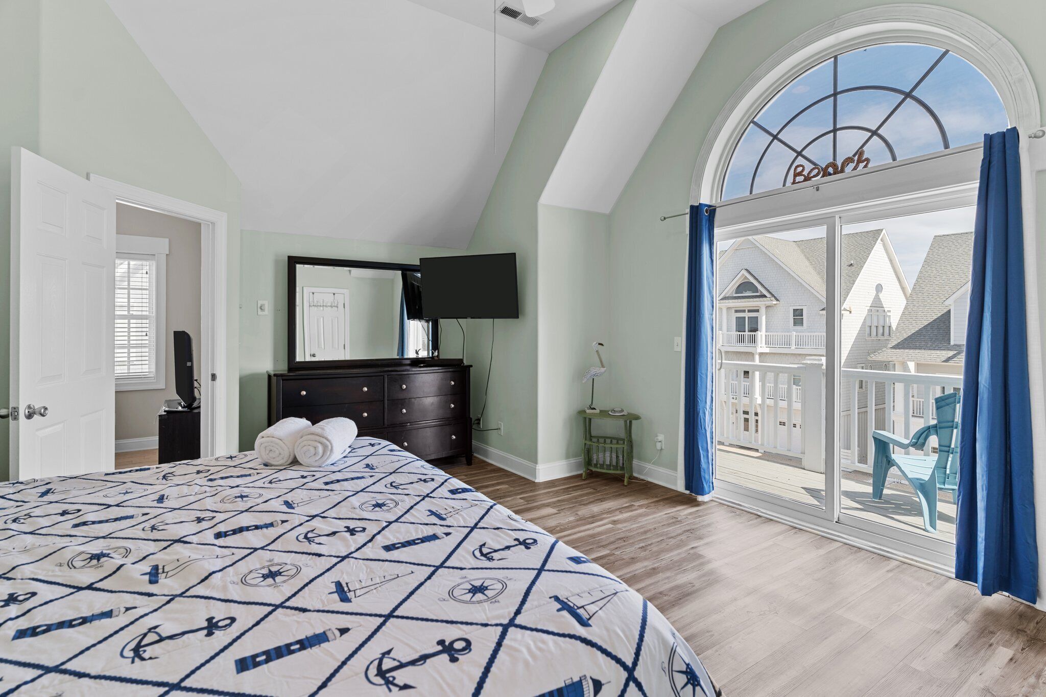 Master Bedroom w/ King