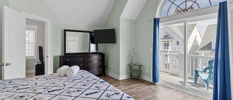 Master Bedroom w/ King