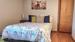 3 bedrooms, desk, iron/ironing board, free WiFi