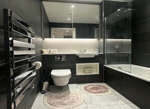 Apartment | Bathroom | Combined shower/tub, deep soaking tub, towels