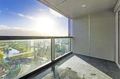 令人驚豔的兩臥室公寓，附公園景觀