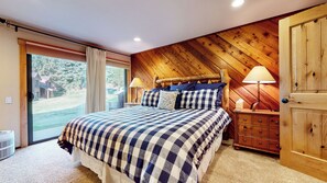 4 室のベッドルーム、WiFi (無料)、ベッドシーツ