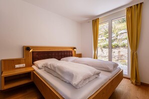 Apartment | 2 bedrooms, individually furnished, bed sheets