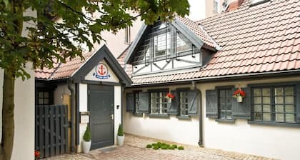 Anchor House