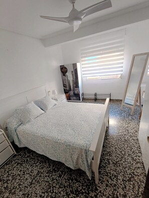2 slaapkamers, een strijkplank/strijkijzer, gratis wifi, beddengoed