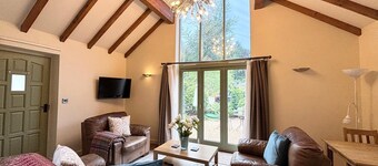 Tranquil Shrewsbury Cottage