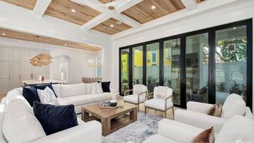 Téléviseur connecté, foyer, chaîne audio