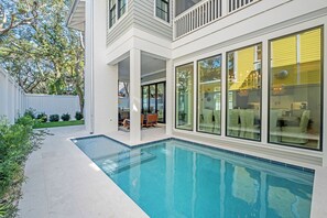 Et oppvarmet basseng