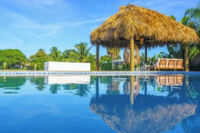 Ventur Paradise -  Waterfront - Kayak, Tiki & Games