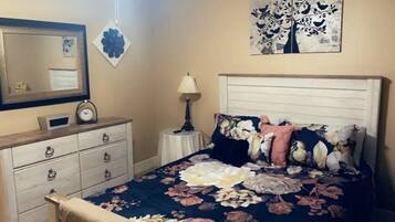 3 bedrooms, iron/ironing board, WiFi, bed sheets