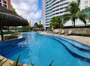 2 piscines extérieures