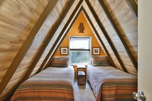 Spruce Creek Lodge: Classic A-Frame Mountain Retreat