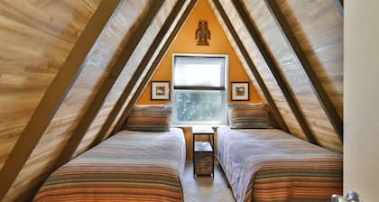 Spruce Creek Lodge: Classic A-Frame Mountain Retreat
