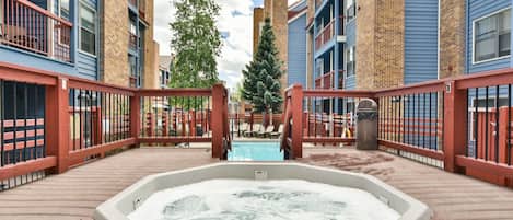 Bain à remous extérieur