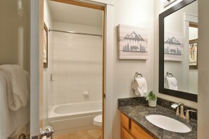 Shower, hair dryer, towels - River Mountain Lodge Aspen Trail Condo: Ski In, Downtown Breck (Breckenridge)