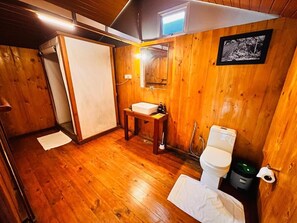 Chambre Double Deluxe, vue jardin | Salle de bain