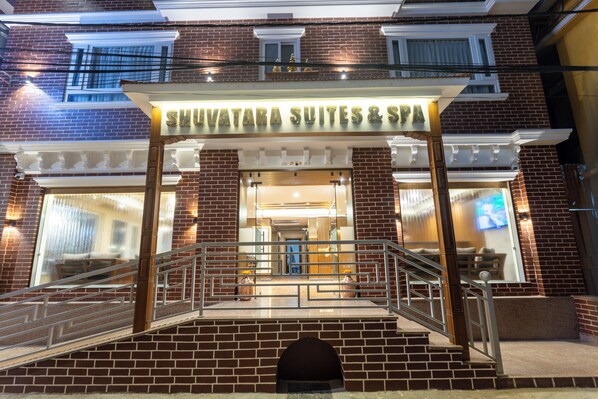 In-room safe, desk, laptop workspace, soundproofing