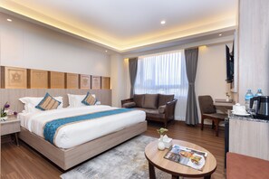 Deluxe Double Room | Peti besi dalam bilik, meja, ruang kerja komputer riba, kalis bunyi 