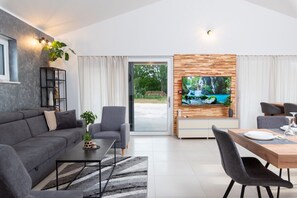 Tv, stereoanlæg