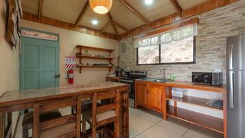 Family House, Mountain View | Dapur peribadi | Peti sejuk/penyejuk beku saiz penuh, ketuhar gelombang mikro