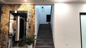 Quầy tiếp tân