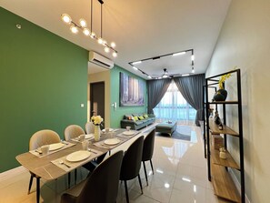 Appartement, 3 chambres | Repas dans la chambre