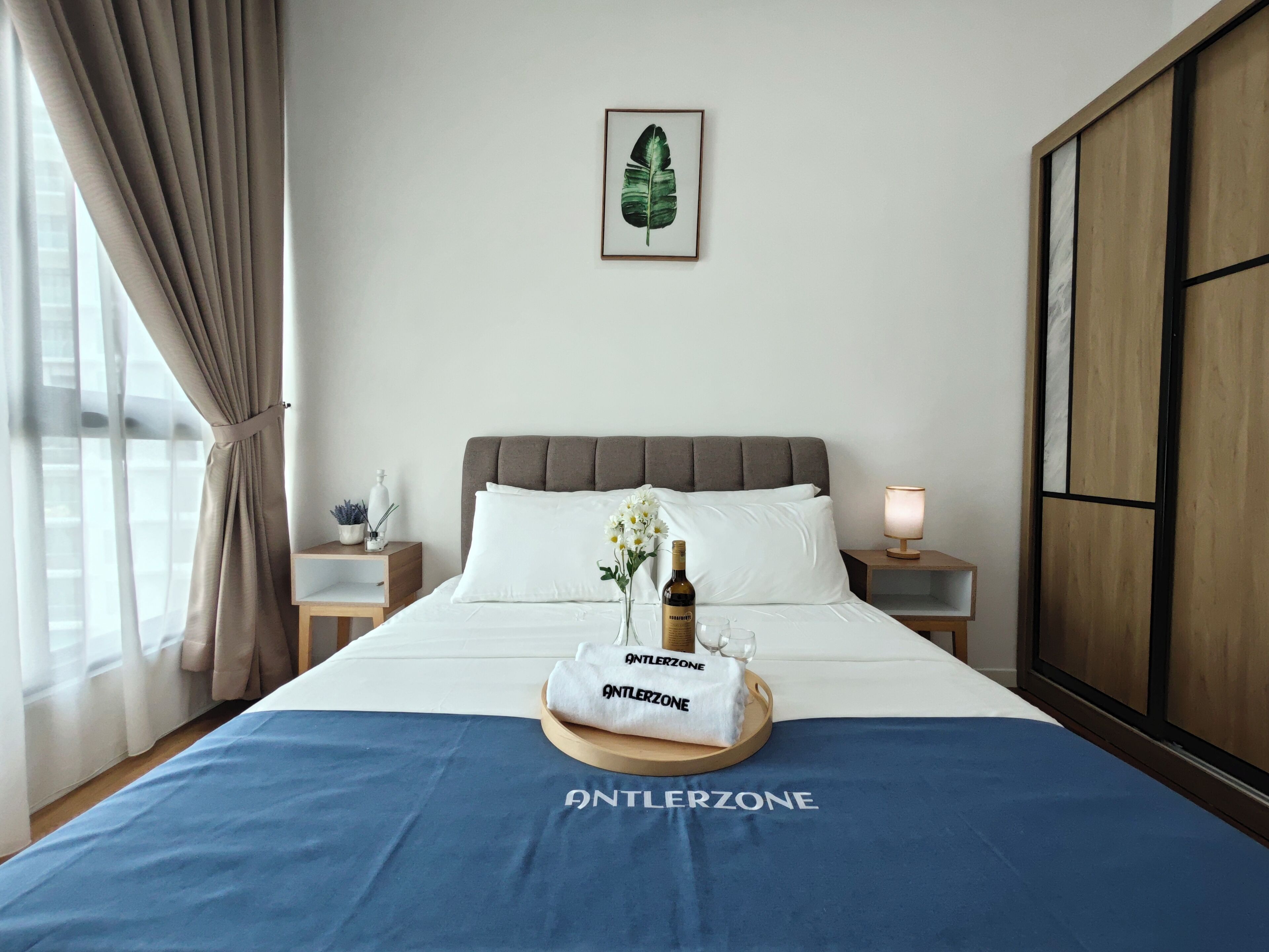 Desk, laptop workspace, iron/ironing board, free WiFi