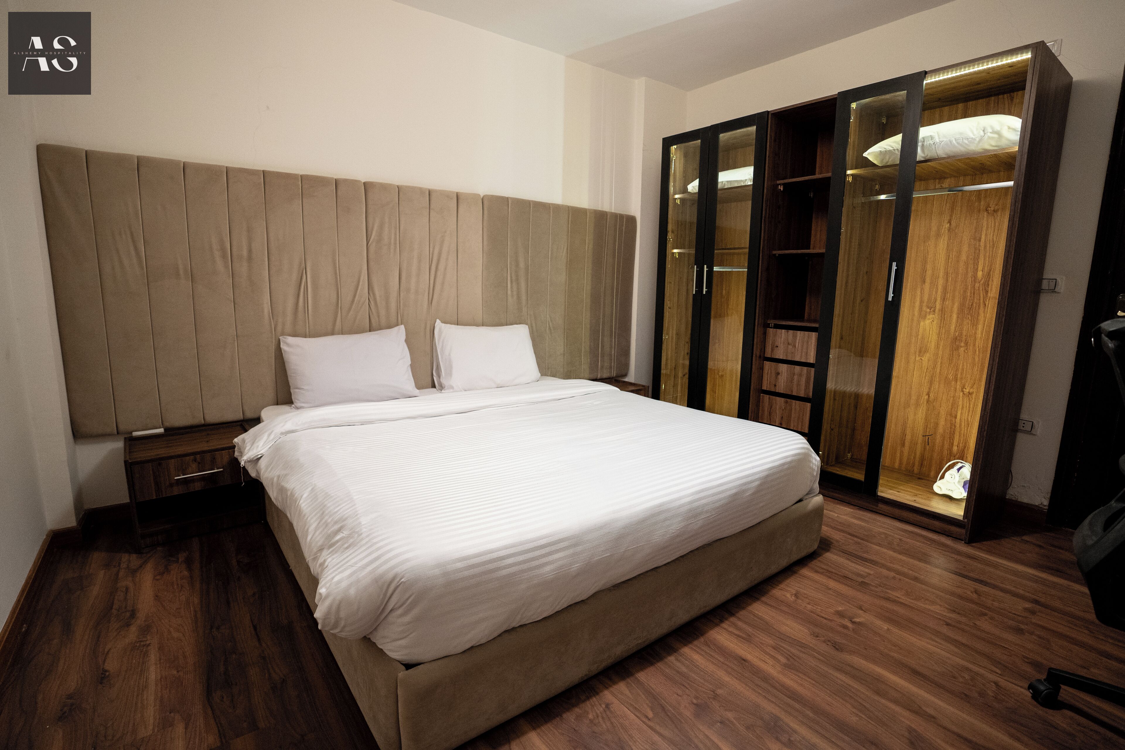 2 habitaciones, tabla de planchar con plancha, wifi y ropa de cama 